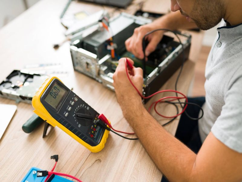 Elektrische Prüfung mit Prüfgerät